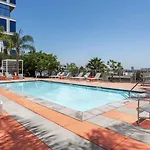 1 Bed Penthouse With A Hollywood Sign View & Pool