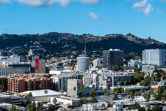 Apartment 1 Bed Penthouse With A Hollywood Sign View & Pool