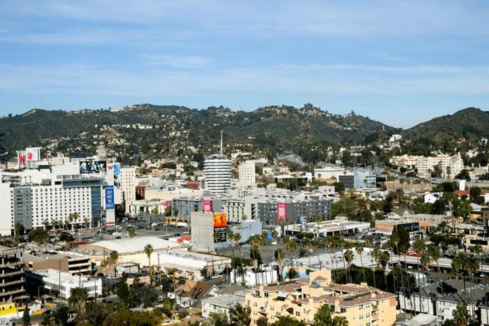 Apartment 1 Bed Penthouse With A Hollywood Sign View & Pool *